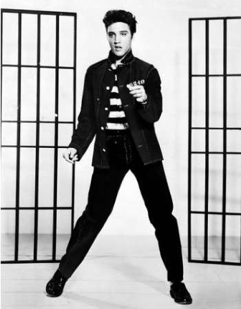 Fotografía de Elvis como parte de la campaña promocional de Jailhouse Rock, en 1957.