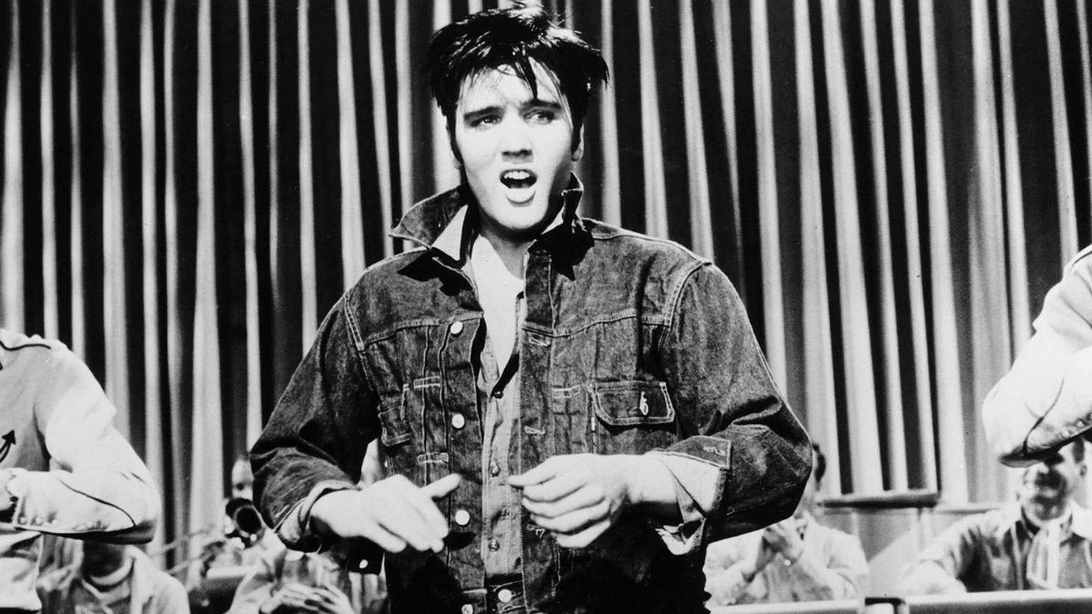 elvis presley cantando