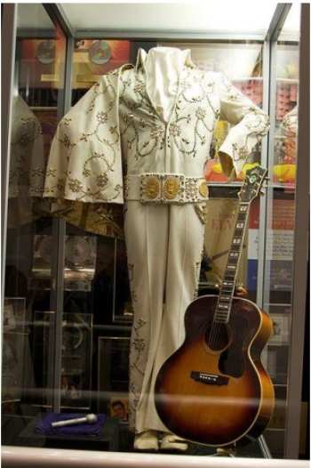 Traje y guitarra Elvis